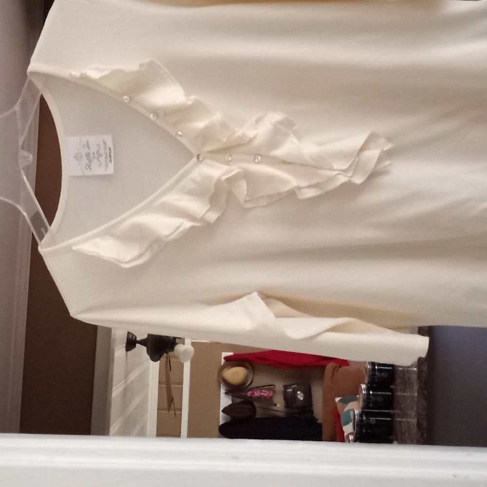Avenue, Cream Ruffle T-Shirt (Soft), Size 14/16 (GUC)